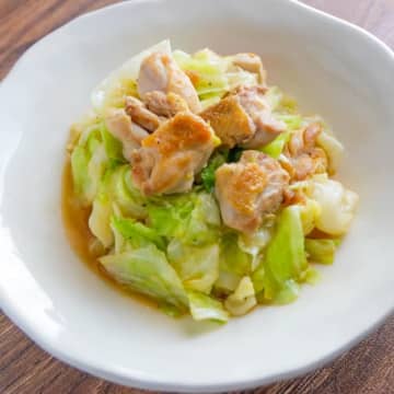 【鶏肉1枚でまだ試してない？】「キャベツが一瞬で消える」「味付けこれだけ？」大絶賛の簡単おかずレシピ