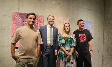 南青山でカール・クルル展「SEED」開催｜色彩豊かな作品とニコライ・バーグマンのフラワーアートが融合