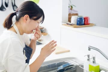 キッチンやトイレの悪臭、風呂場のヌメヌメを撃退！「自宅に必ずあるのに効果的なアイテム」で解決する方法