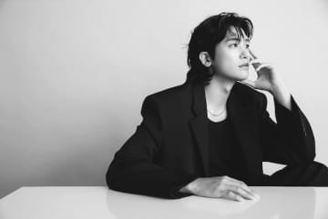 パク・ヒョンシクの新プロフィール写真公開。胸が高まる“極上ビジュアル”【PHOTO】