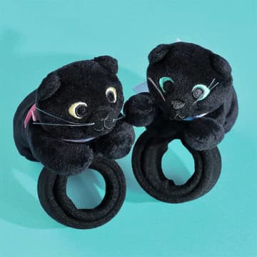 カルディ、黒ネコがバッグに変身する「ハロウィン パッチンキャットトリートバッグ」発売