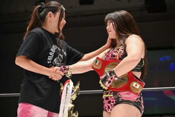 【スターダム】CMLL日本女子戦で王者が負傷、コグマが不本意戴冠…直後に盟友・葉月が挑戦表明「私がチャンピオンになってから、葉月を指名したかった」