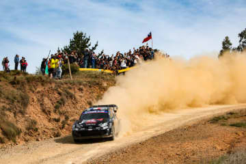 トヨタ、WRC200戦目のオジエが首位と僅差の3番手。ロバンペラはパンクに泣く／チリ デイ1