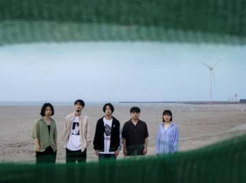kurayamisaka、1stフルアルバムよりリードトラック「metro」MVプレミア公開　総監督は室谷惠