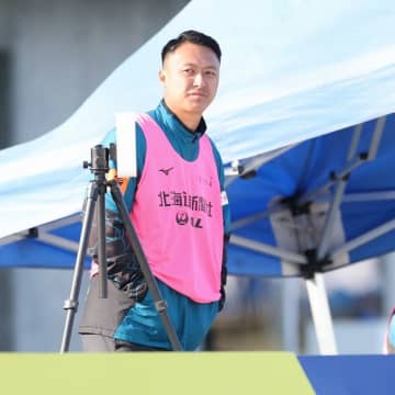相手は悶絶の激しいタックル。コンサ荒野拓馬が痛恨の一発レッド。札幌OBは「足の裏が出ていたんだろうなって見えました」とコメント