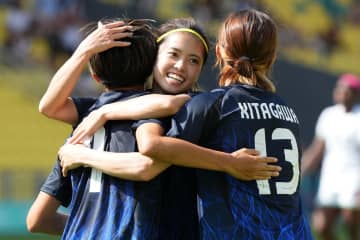 ｢日本人コンビ最高｣マンC長谷川唯が｢なでしこホットライン｣で決勝ゴール！昨季と違う｢プレー位置｣にゴール量産の予感