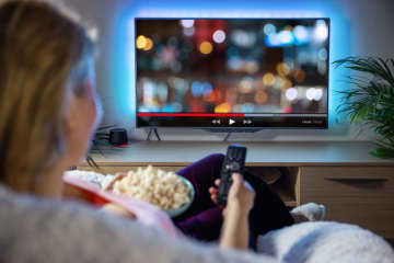 10代の娘は「今どき映画館に行かないよ」とのこと…映画館の市場減少は「動画サブスク」の利用者増が原因!? サブスクを使う人はどのくらいいる？