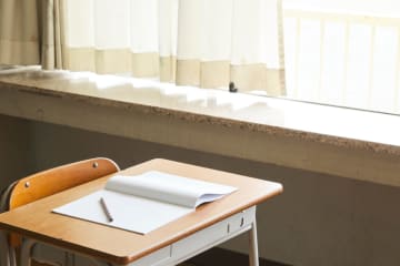 「子ども2人×教育費1000万円」…夫の年収700万円でも将来が不安！私も専業主婦を辞め「正社員」として働くべきでしょうか？