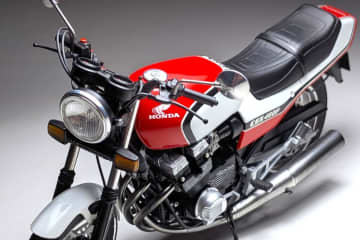 ホンダ「CBX400F」　キットで楽しむ伝説のネイキッドスポーツ