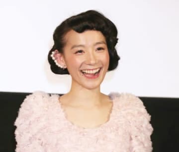 篠原ともえ、手作りのロングドレスに絶賛続出。「ドレープ使いが見事」「習いたい」の声