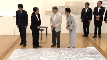 天皇皇后両陛下が障害者アート展へ…繊細な切り絵のトリケラトプスに驚き「本当に指先が器用で」　愛子さまは長崎を後に