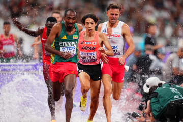 【陸上】三浦龍司「楽しく走ることができました」声援受け盤石のレース運びで予選突破　男子3000ｍ障害は15日に決勝