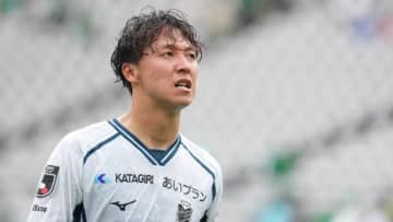 誹謗中傷投稿に…札幌MF荒野拓馬が試合中に反応！いわき戦で一発退場