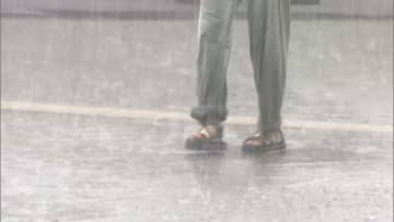 昼休み中に景色一変…きょうも全国的にゲリラ雷雨　首都圏でも激しい雨に千葉では道路冠水　浅草では「紙の傘」使えず