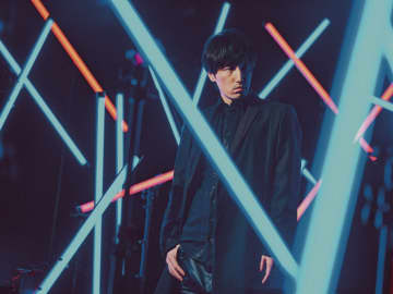 SawanoHiroyuki[nZk]、Jean-Ken Johnny（MAN WITH A MISSION）とTAKUMA（10-FEET）をゲストボーカルに迎え『Fate/strange Fake』OPテーマを担当
