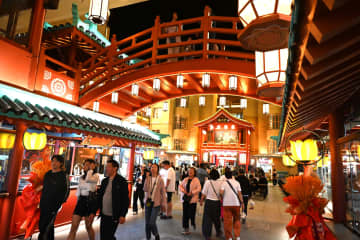中国・敦煌市に商業施設「敦煌食局」オープン