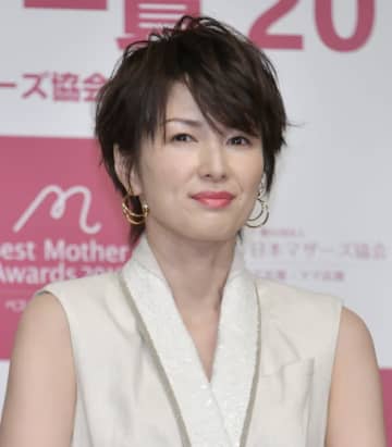 「すごいメンバー」吉瀬美智子、“久々の4人”集合ショット公開→「これは何会！？」「似てる4人」
