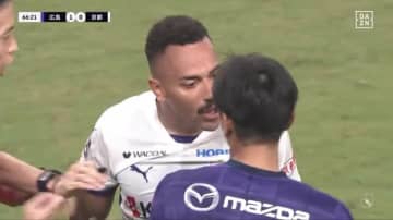 19歳のU20代表MFが京都の怪物FWと一触即発「何したん？」「かっけーな」味方への危険タックルに怒りのフェイスオフ