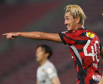 【鹿島3-0湘南】自滅ではなく必然のゴール。鈴木優磨、潰れ役になって2得点をもたらす