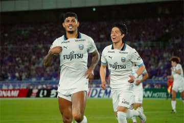 神奈川ダービーは川崎に軍配　3-0の完封勝利、DOGSOで退場も…横浜FMゴール裏からはブーイング