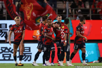 鹿島が3発快勝！　首位京都と勝ち点で並び2位浮上…降格圏の湘南は13試合未勝利に