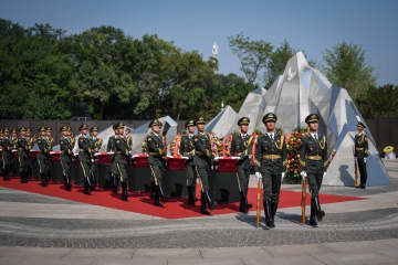 韓国から帰還した中国人民志願軍烈士の遺骨、遼寧省瀋陽で埋葬式