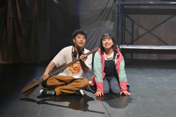 石田亜佑美, 渡辺碧斗 etc, 出演『ヘヴンアイズ』開幕。荒井遼 演出