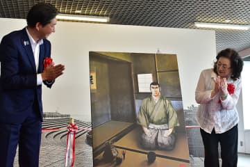 堺市が『ゴルゴ１３』とコラボ、茶室に佇むデューク東郷作品も