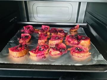 鍋にこびりつたジャムも無駄なく使って！「ブルーベリーラスク」Halloweenにもオススメ！