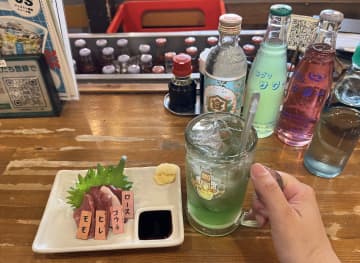 『大衆馬肉酒場 ジョッキー柏店』で“どぶづけ”を囲みながら馬刺しで飲む！