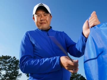 手首の使い方は「太鼓をたたくイメージ」パッティングのコツを解説