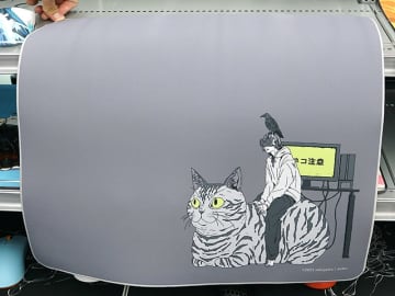 描き下ろしのネコイラストが特徴のマウスパッド「sakiyama x AIM1 夕霧」