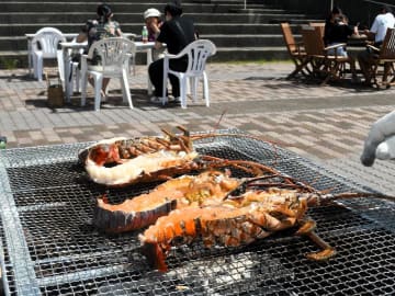 伊勢エビBBQ最高！！　お得な量り売り人気　御宿「食の祭典」本格スタート