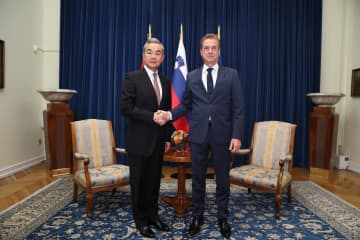 スロベニア首相、王毅氏と会見