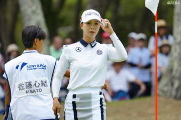 ＜中間速報＞金澤志奈が地元メジャーVへ単独首位　桑木志帆2差追走