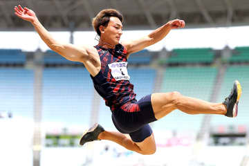 アスリート一家に生まれて。走幅跳・橋岡優輝を支えた“2人の元日本代表”の「教えすぎない」子育て