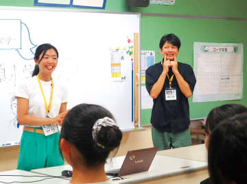 フジテレビのアナウンサー・倉田大誠さんと浅倉美恩さん、埼玉・羽生の小学校で出前授業　発声法や滑舌をよくする方法、早口言葉も実演　上手なインタビューとスピーチを…学んだ三つの鍵とは