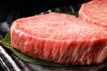 変色した牛肉は食べても大丈夫？腐っているかを簡単に見分けるポイント