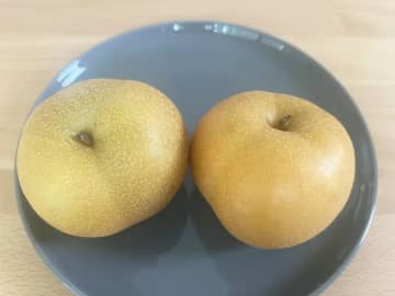 梨の切り方を変えるだけで激変！子供も喜ぶ『手づかみデザート』に