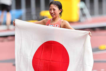 「陸上に人生賭けてきた選手には衝撃的な履歴」“大学サークル→世界７位”の快挙! 異色経歴の小林香菜が東京世界陸上で魅せたシンデレラストーリーにSNS感動【女子マラソン】