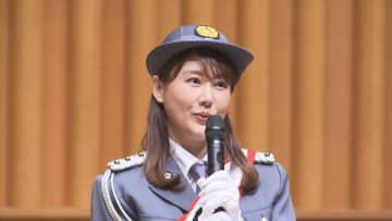 安めぐみさんが警視庁府中警察署の一日署長に就任　交通安全を呼びかけ