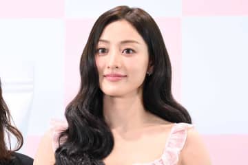 TWICE・ジヒョ、メイクのコツは「自信を持って」　目元のポイントも明かす「普段は自然な感じに」
