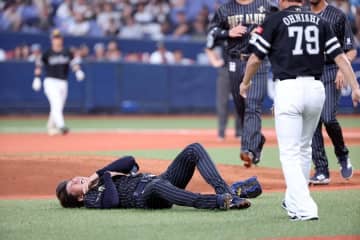 折れたバット直撃の曽谷は「胸部の打撲」…球団発表　担架で緊急退場→精密検査