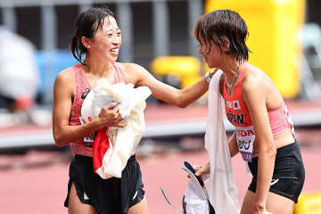 「灼熱、サウナレース」「涙腺崩壊」”気温30度&湿度80%”女子マラソンの激走に人気MCが感動投稿【世界陸上】