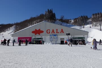 GALA湯沢「春スキー縮小」の衝撃。北エリア閉鎖、パークも設置せず