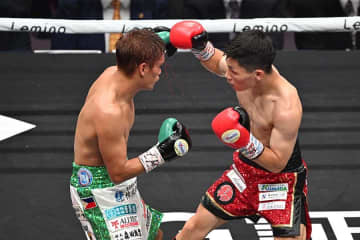 日本開催の世界戦でまさかの結末　高田勇仁が偶然のバッティングで搬送　負傷判定、松本流星が新王者に