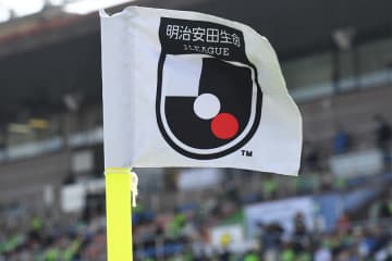 優勝候補がついに…最新順位表が「カオスすぎる」　首位に3チーム可能性「J2も混戦やな」