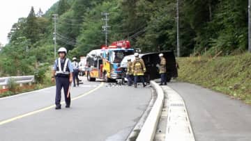 【速報】乗用車とワンボックスカーが衝突…子ども含む7人病院搬送　男性1人心肺停止　長野・松本市の国道158号線