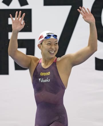 100m平、鈴木聡美が大会新V　国スポ競泳成年、村佐達也も勝つ