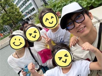 3姉妹のパパ､NON STYLE石田｡時間差で泣いて､同時に別方向へ走り出す･･･､大変だった双子育児｡それでも3人目を望んだのは妻のひと言がきっかけ